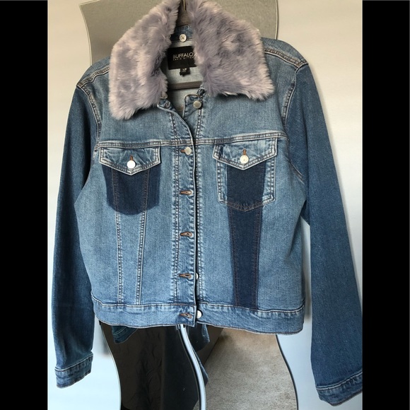 NWOT removable furry collar jean jacket - Picture 2 of 4
